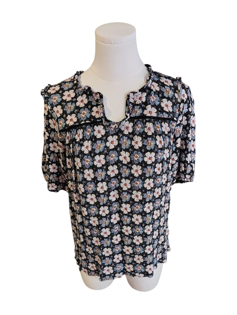 Knox Rose Soft Black Blouse With Ruffled Neck White And Blue Flowers Size Medium
